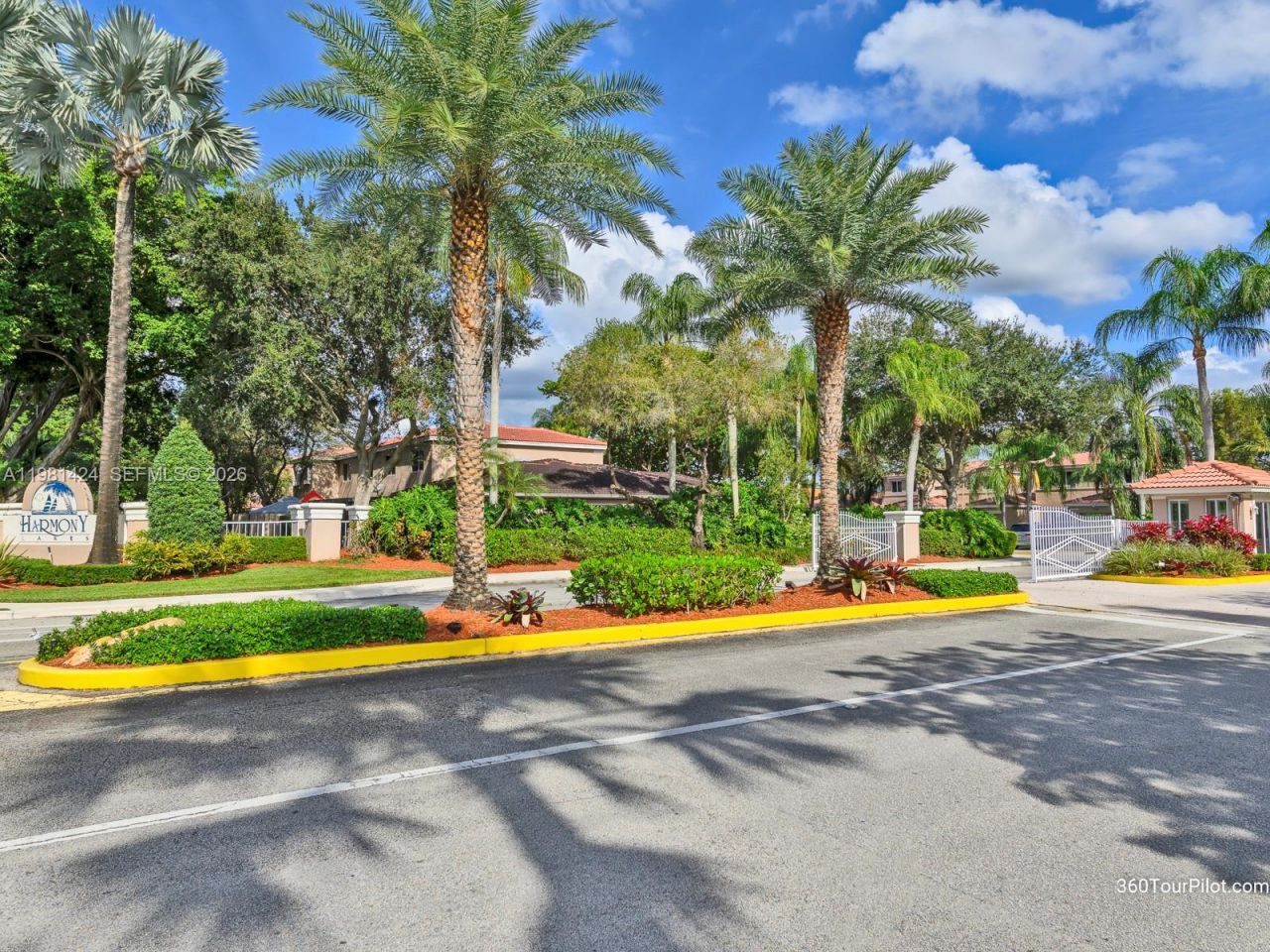 1663 E Harmony Lake Cir, Unit ., Davie, FL 33324 Photo