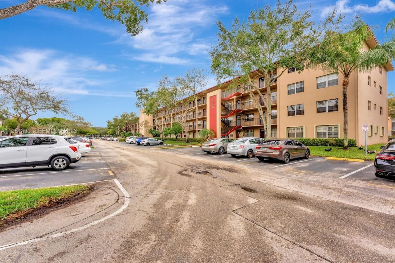 850 SW 133rd Ter, Unit 201B, Pembroke Pines, FL 33027 Photo