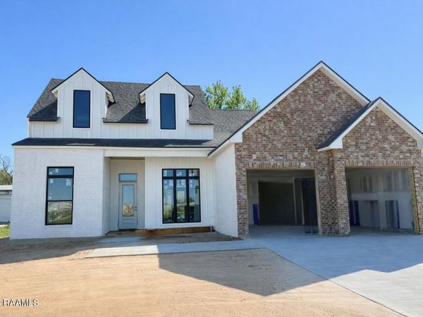 205 Cliffside Drive, Youngsville, LA 70592