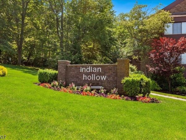 218 Indian Hollow Ct, Mahwah, NJ 07430