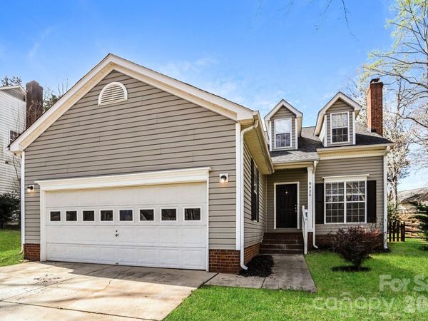 8425 Woodford Bridge Drive, Charlotte, NC 28216