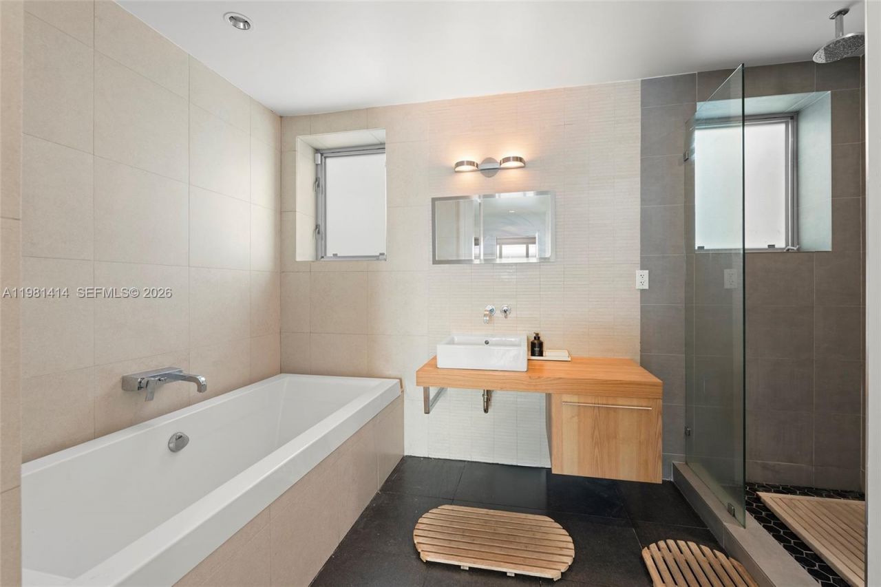 1601 West Ave , Unit 202, Miami Beach, FL 33139 Photo