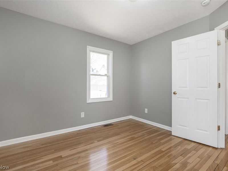 20021 Green Oak Drive, Euclid, OH 44117 Photo 12