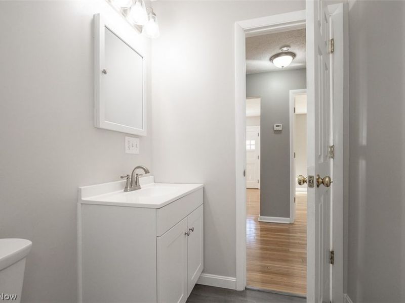 20021 Green Oak Drive, Euclid, OH 44117 Photo 17