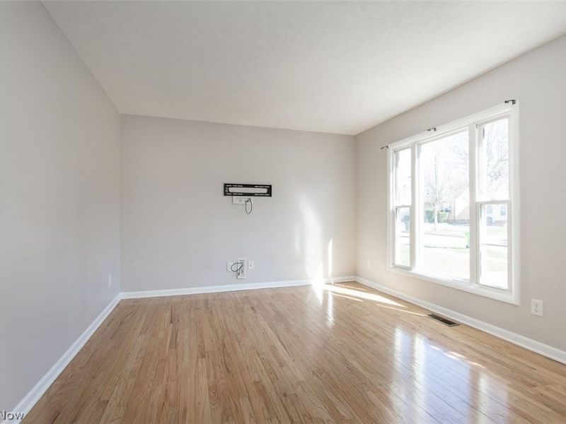 20021 Green Oak Drive, Euclid, OH 44117 Photo 2