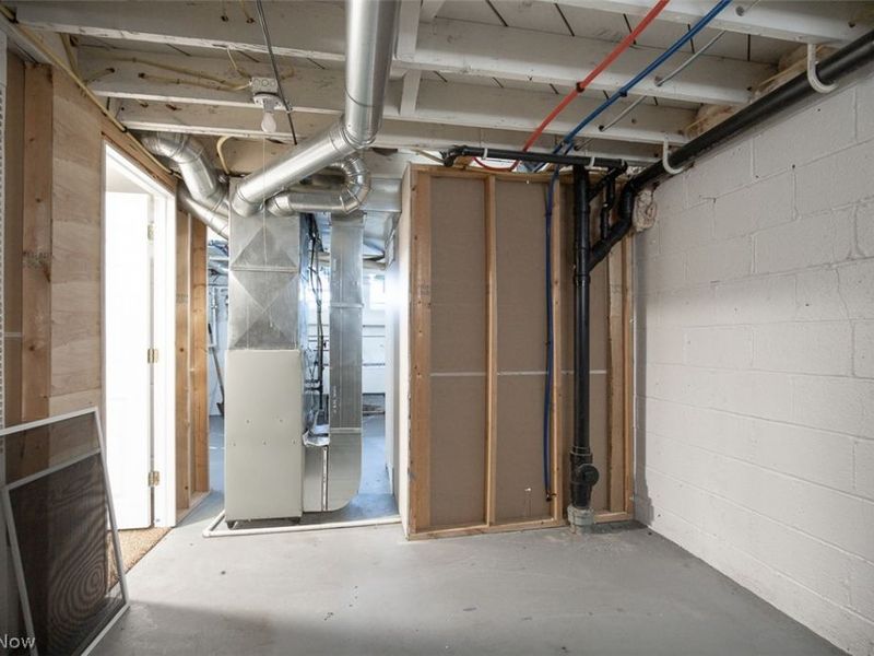 20021 Green Oak Drive, Euclid, OH 44117 Photo 29