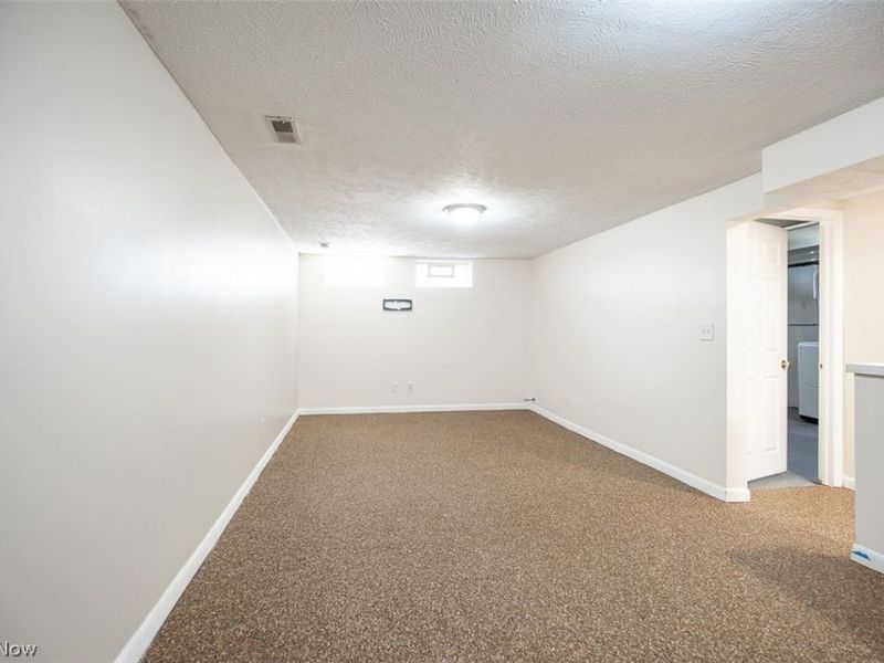 20021 Green Oak Drive, Euclid, OH 44117 Photo 31