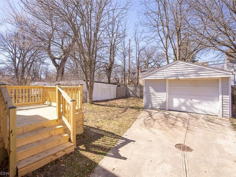 20021 Green Oak Drive, Euclid, OH 44117 Photo 32