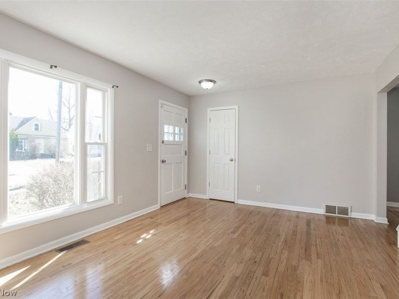 20021 Green Oak Drive, Euclid, OH 44117 Photo 4