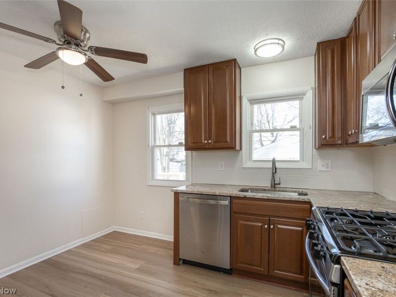 20021 Green Oak Drive, Euclid, OH 44117 Photo 7