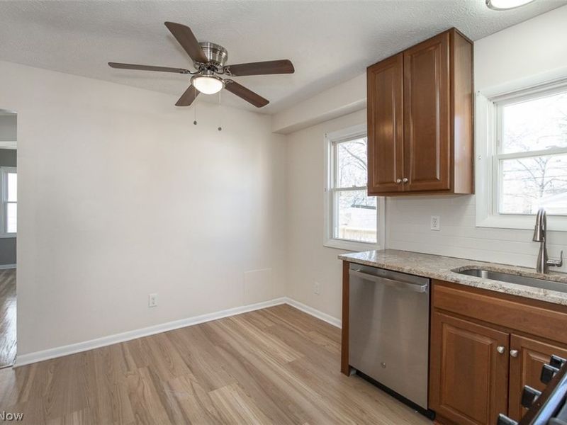 20021 Green Oak Drive, Euclid, OH 44117 Photo 8