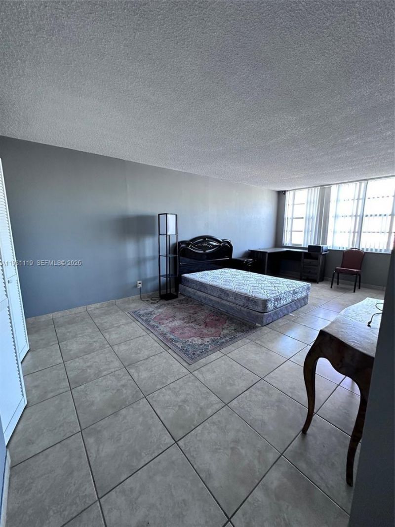 137 Golden Isles Dr, Unit 1110, Hallandale Beach, FL 33009 Photo