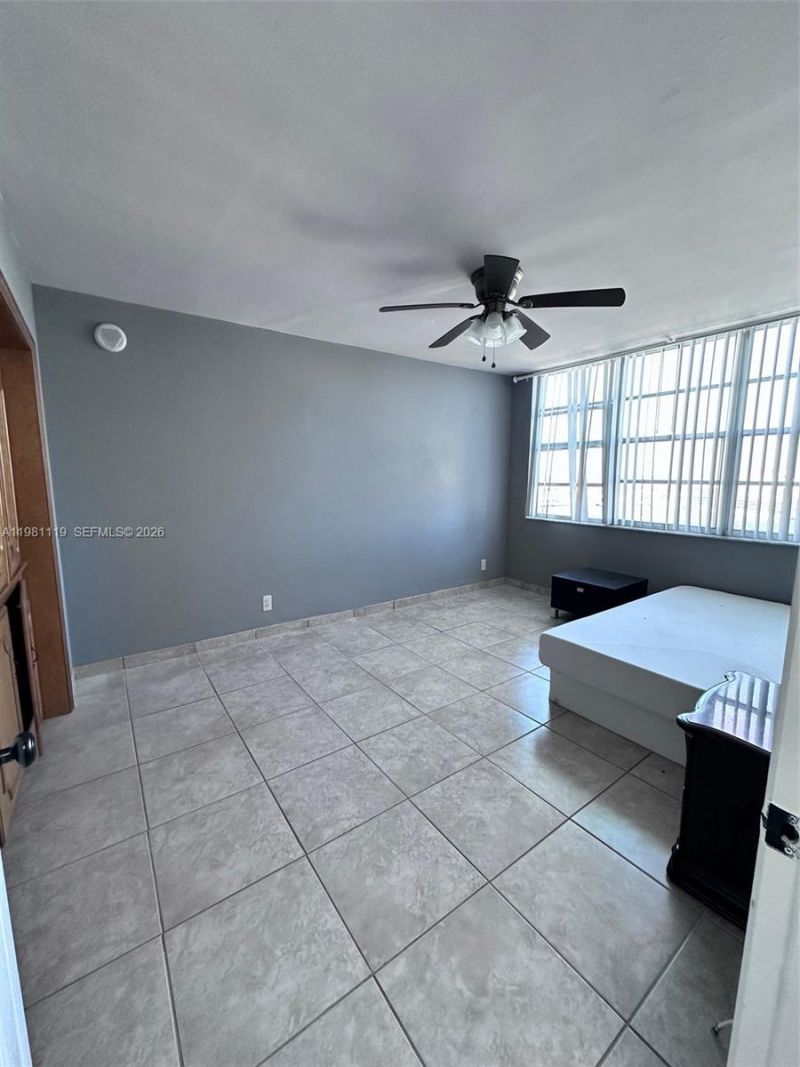 137 Golden Isles Dr, Unit 1110, Hallandale Beach, FL 33009 Photo