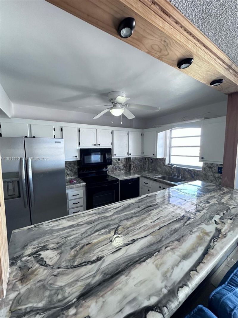 137 Golden Isles Dr, Unit 1110, Hallandale Beach, FL 33009 Photo