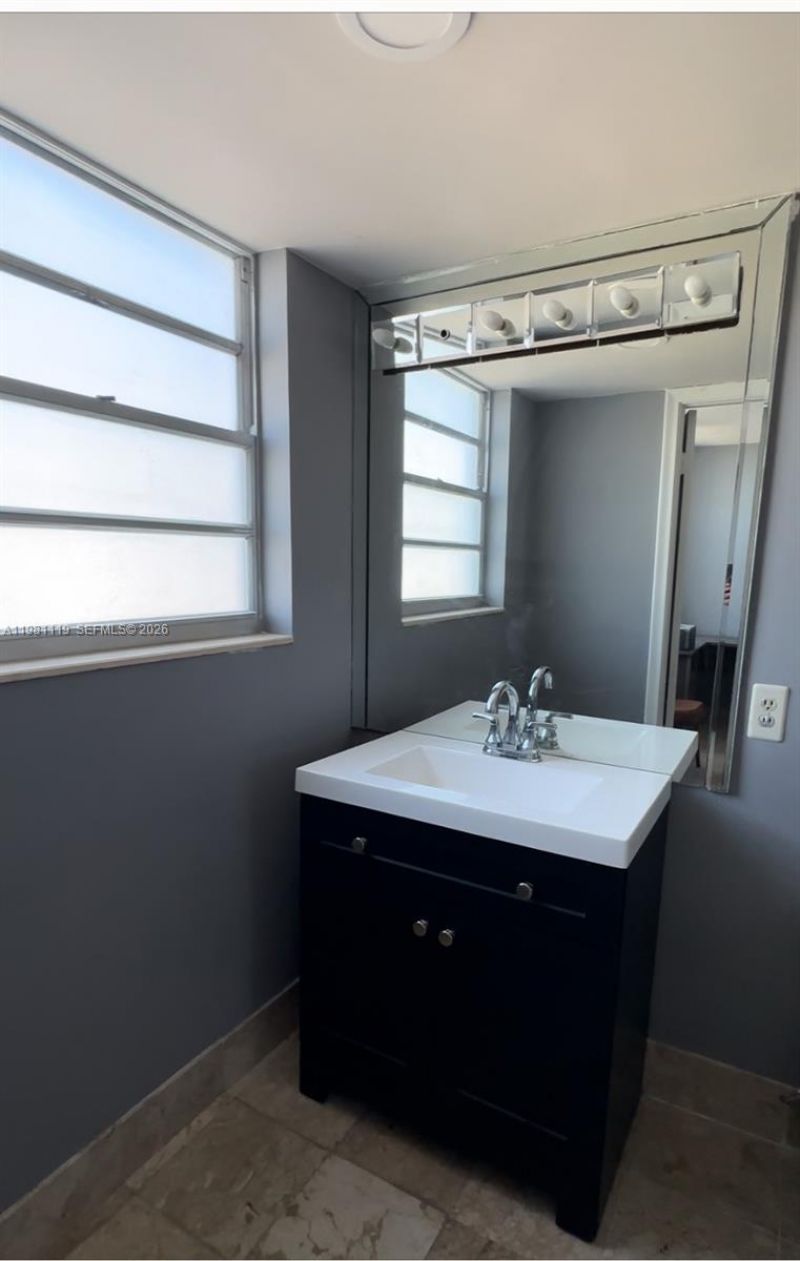 137 Golden Isles Dr, Unit 1110, Hallandale Beach, FL 33009 Photo