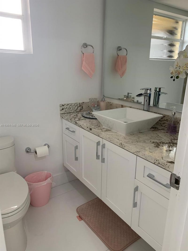 8101 Byron Ave, Unit 509, Miami Beach, FL 33141 Photo