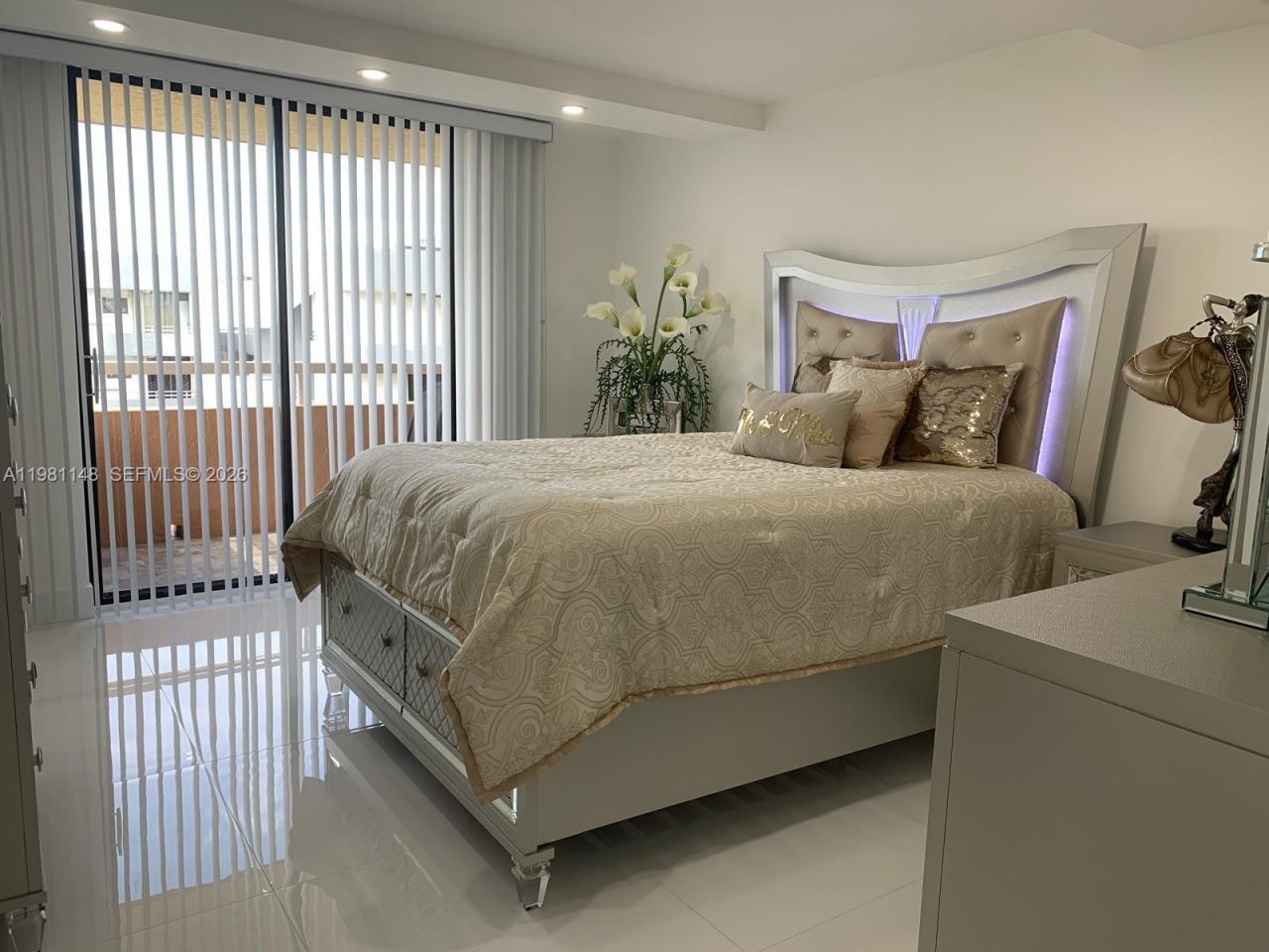 8101 Byron Ave, Unit 509, Miami Beach, FL 33141 Photo