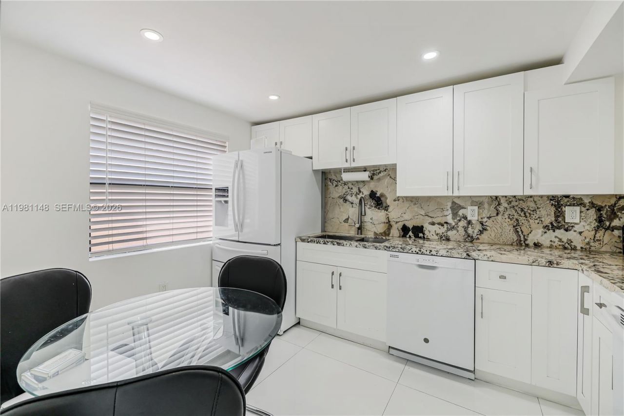 8101 Byron Ave, Unit 509, Miami Beach, FL 33141 Photo