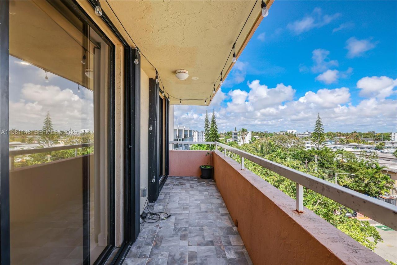 8101 Byron Ave, Unit 509, Miami Beach, FL 33141 Photo
