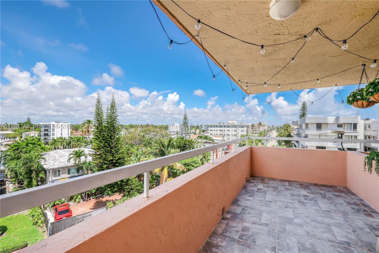 8101 Byron Ave, Unit 509, Miami Beach, FL 33141 Photo