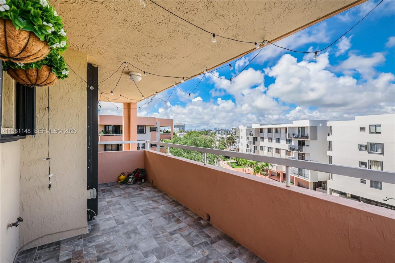 8101 Byron Ave, Unit 509, Miami Beach, FL 33141 Photo