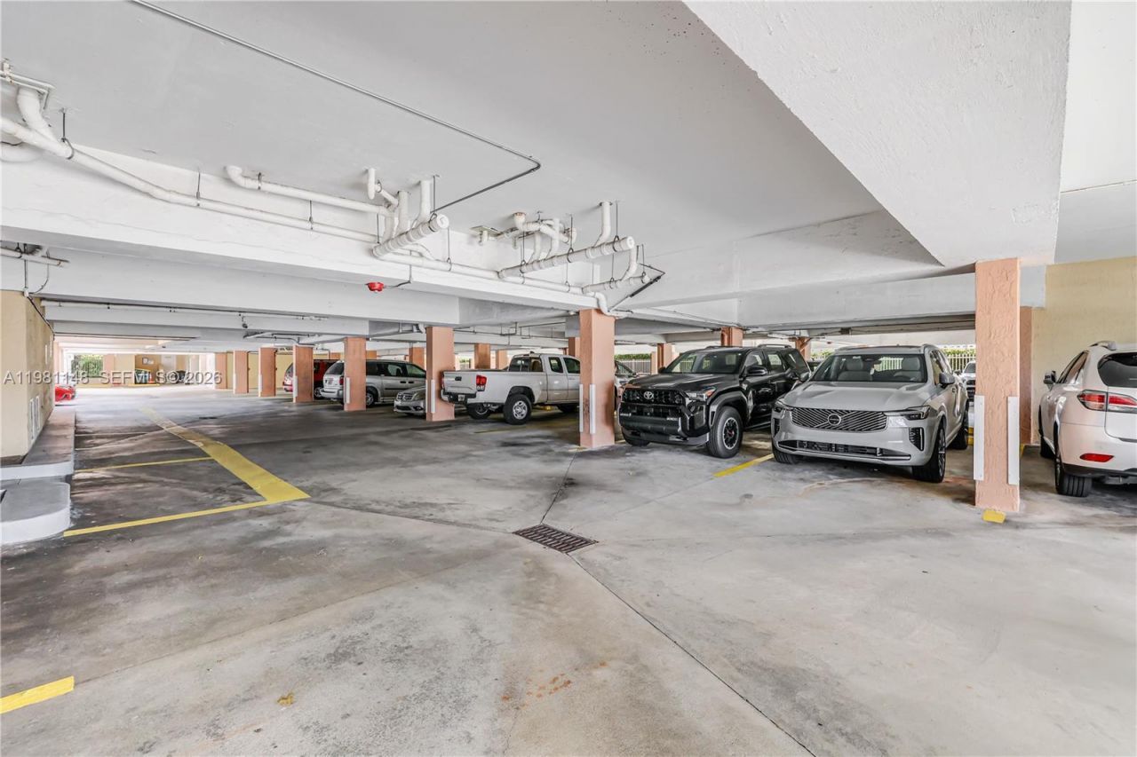 8101 Byron Ave, Unit 509, Miami Beach, FL 33141 Photo
