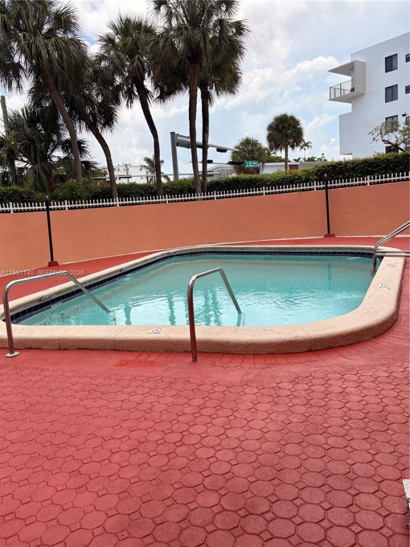 8101 Byron Ave, Unit 509, Miami Beach, FL 33141 Photo