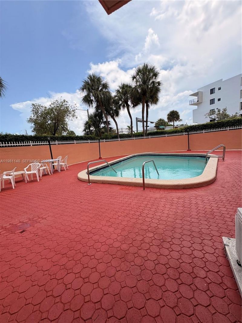 8101 Byron Ave, Unit 509, Miami Beach, FL 33141 Photo