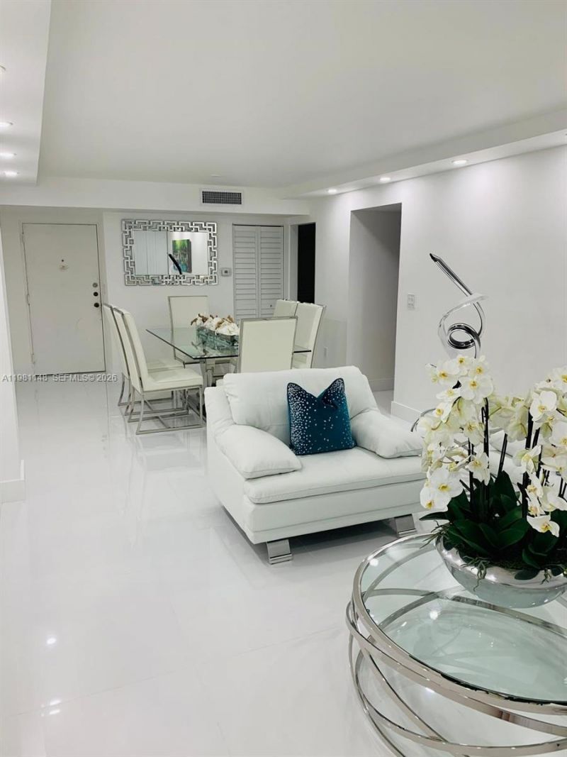 8101 Byron Ave, Unit 509, Miami Beach, FL 33141 Photo