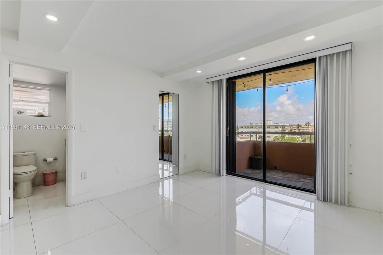 8101 Byron Ave, Unit 509, Miami Beach, FL 33141 Photo