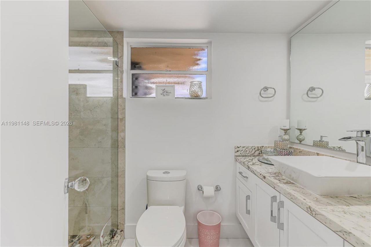 8101 Byron Ave, Unit 509, Miami Beach, FL 33141 Photo