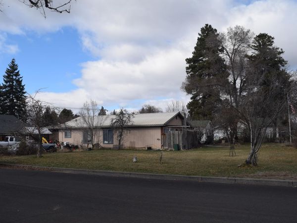 553 SW 12th Street, Redmond, OR 97756