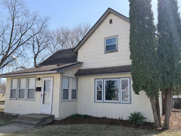 46 2nd Street NE, Madelia, MN 56062