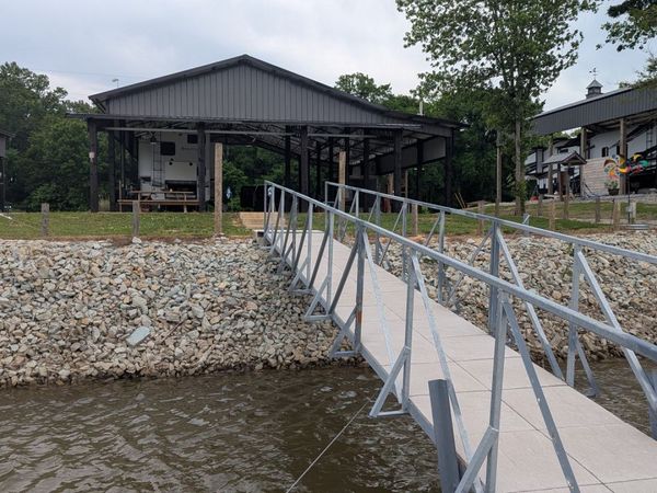 1434 S River Front Dr , Clifton, TN 38425