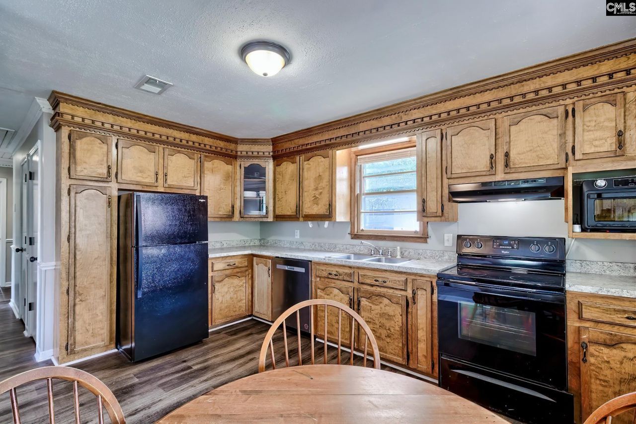 155 Lisa Drive  Photo 5