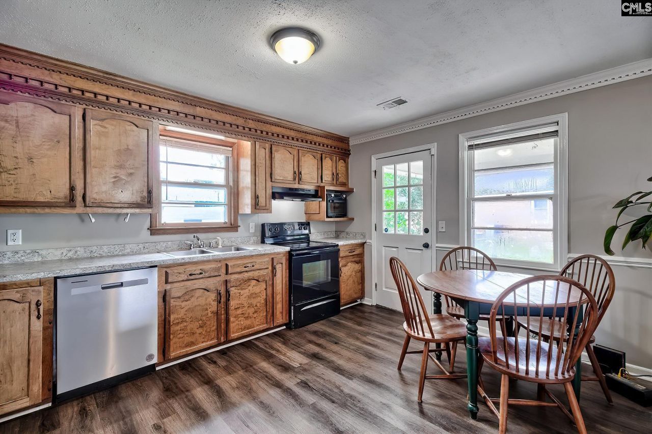 155 Lisa Drive  Photo 6