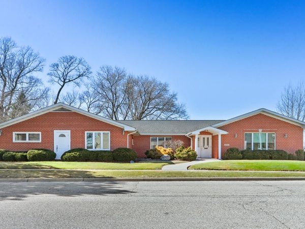 6 N West STREET, Elkhorn, WI 53121