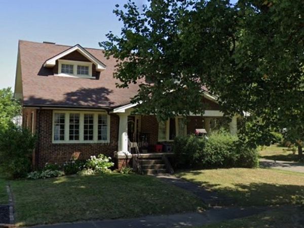 390 W college Avenue , Alliance, OH 44601