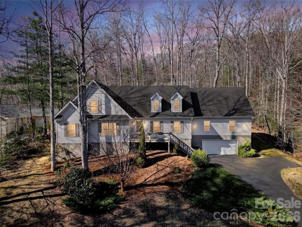 122 Loggers Run, Hendersonville, NC 28739