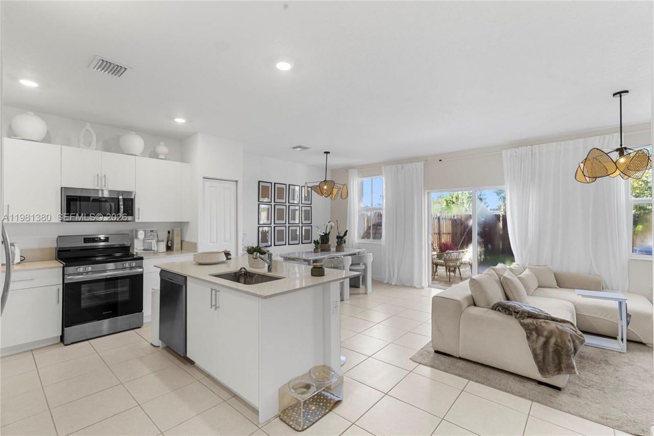 12022 NW 46th St, Coral Springs, FL 33076 Main Photo
