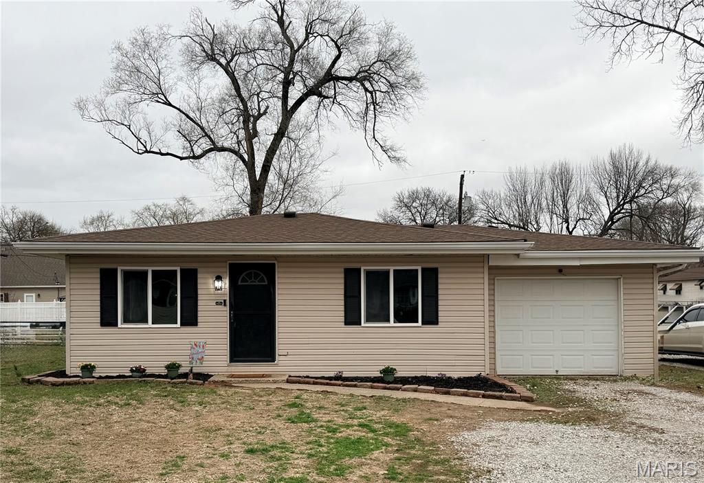 315 Pershing Avenue, Wood River, IL 62095 Main Photo