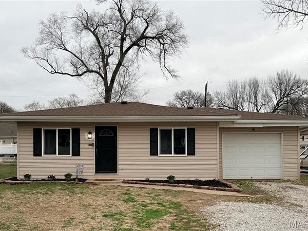 315 Pershing Avenue, Wood River, IL 62095