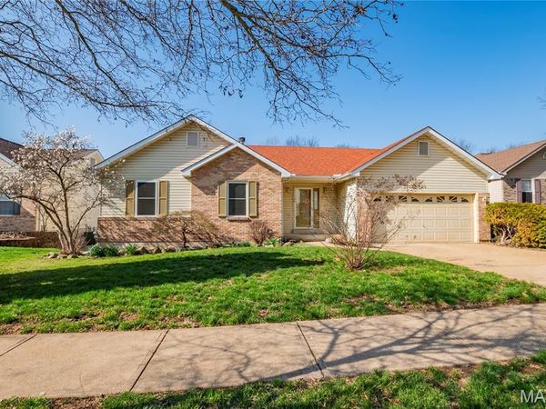 175 Keystone Drive , Fenton, MO 63026