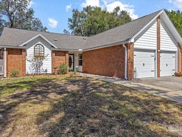2712 Summertree Ln, Gulf Breeze, FL 32563