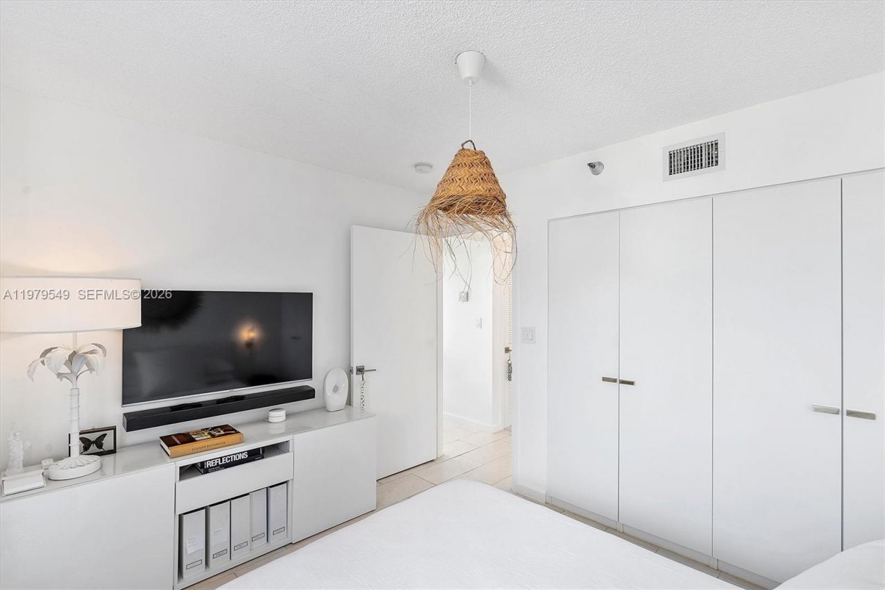 8911 Collins Ave , Unit 401, Surfside, FL 33154 Photo