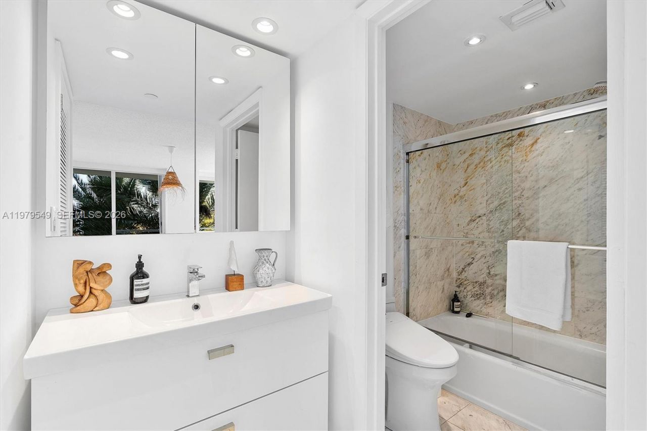 8911 Collins Ave , Unit 401, Surfside, FL 33154 Photo