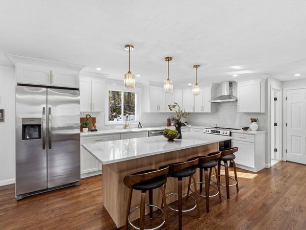 37 Moonpenny Dr, Boxford, MA 01921