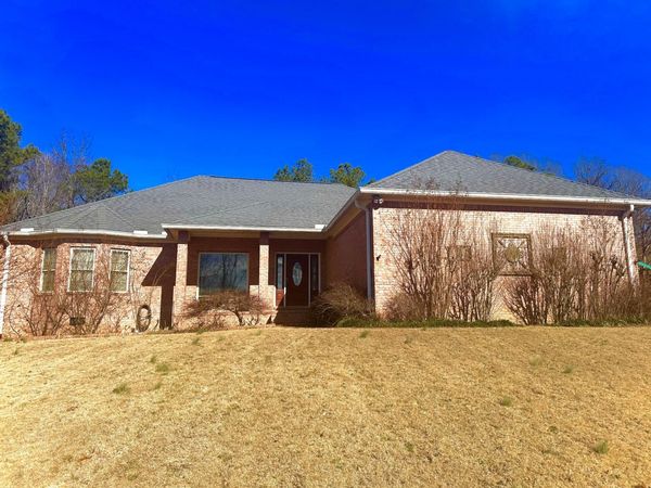 292 Eastern Shores Dr , Lexington, TN 38351