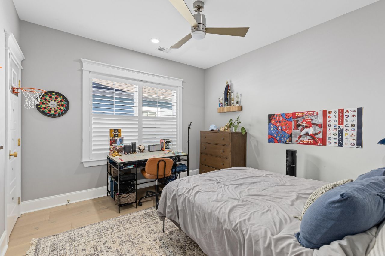 2421 Louisville Street Photo 27