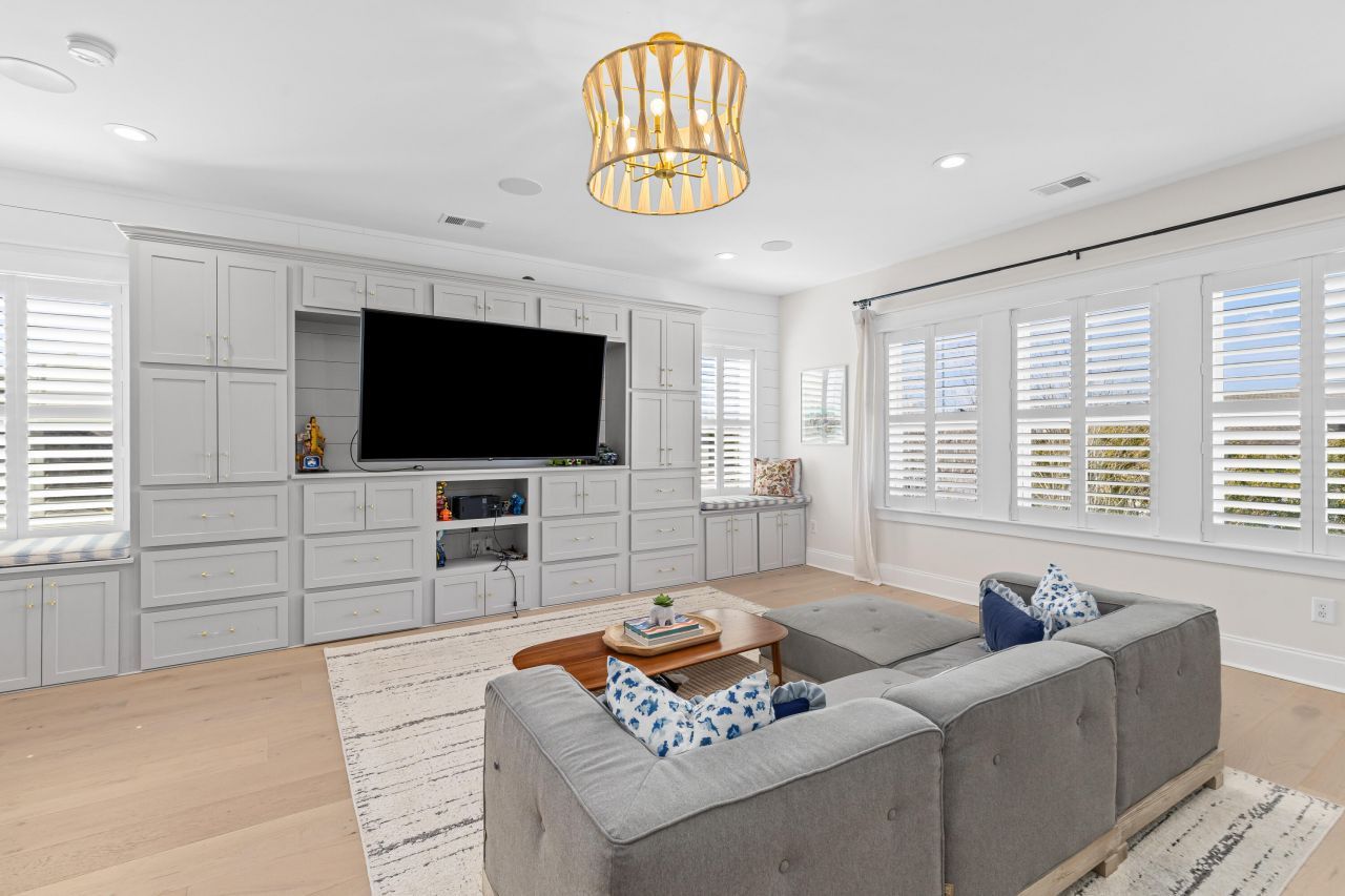 2421 Louisville Street Photo 31